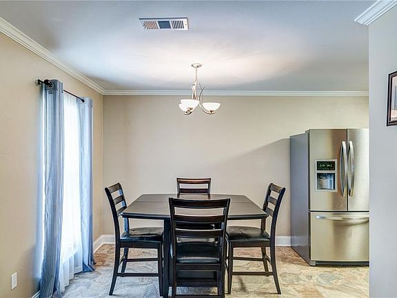 4th image of 673 Camelia Ave