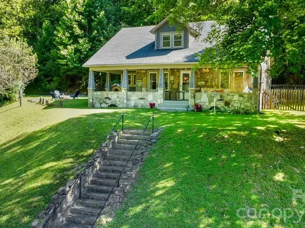 34 Coosa Ridge Dr, Whittier, NC 28789