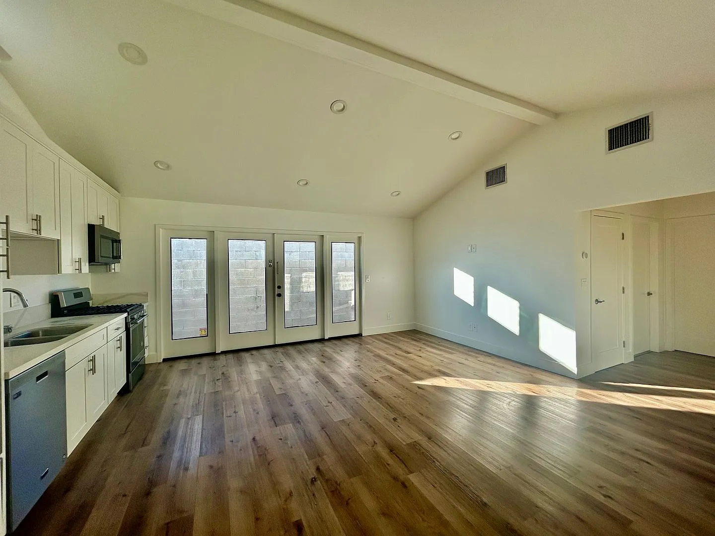 Recently Remodeled 1-Bedroom, 1-Bathroom Unit — Photo 3
