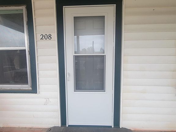 5th image of 208 E 13th St
