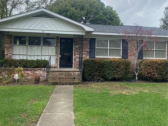 2nd image of 704 W Barksdale Dr