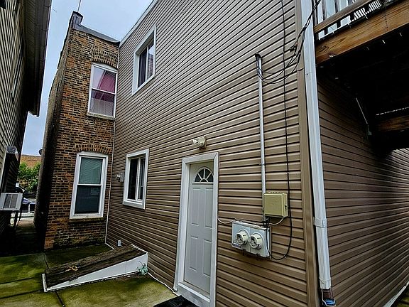 5th image of 2318 W Grand Ave
