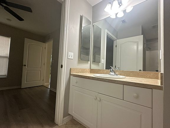 4th image of 321 NE 29th St