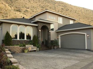 821 Meadow Hills Dr, Richland, WA