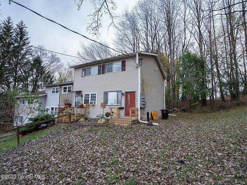 3rd image of 69 Ives Court