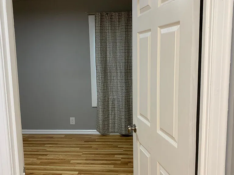 1096 Montgomery Ave — Photo 12