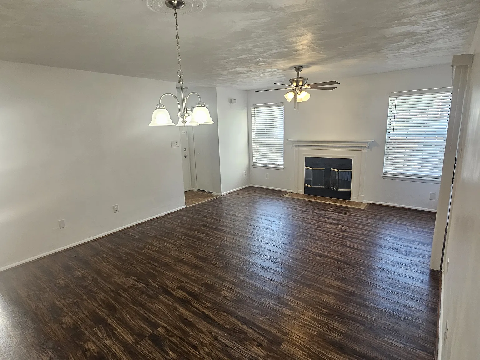 2 bed, 957 sqft, $2,050 — Photo 2