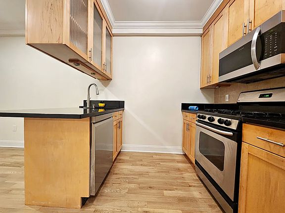 2nd image of 190 Meserole Ave APT 2F