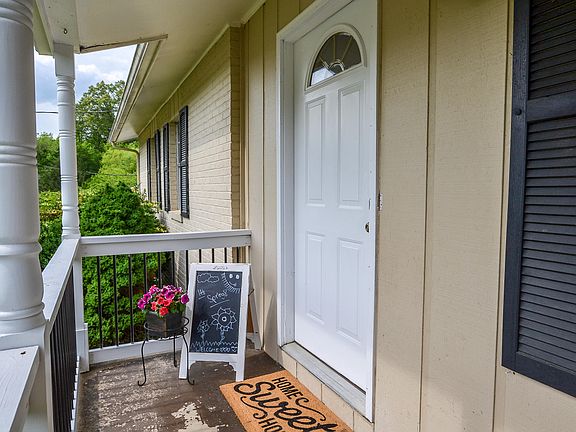 2nd image of 6317 Shaftsbury Dr