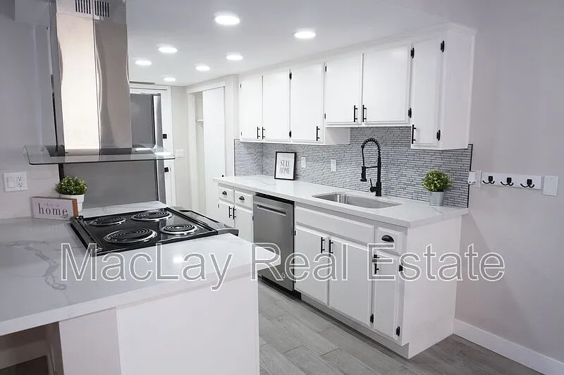 Building Photo - 5002 E Hazel Dr #2