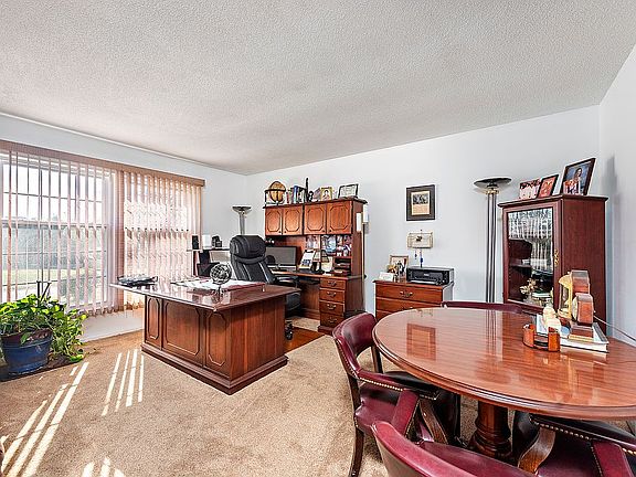 5th image of 1046 Tam O Shanter Dr