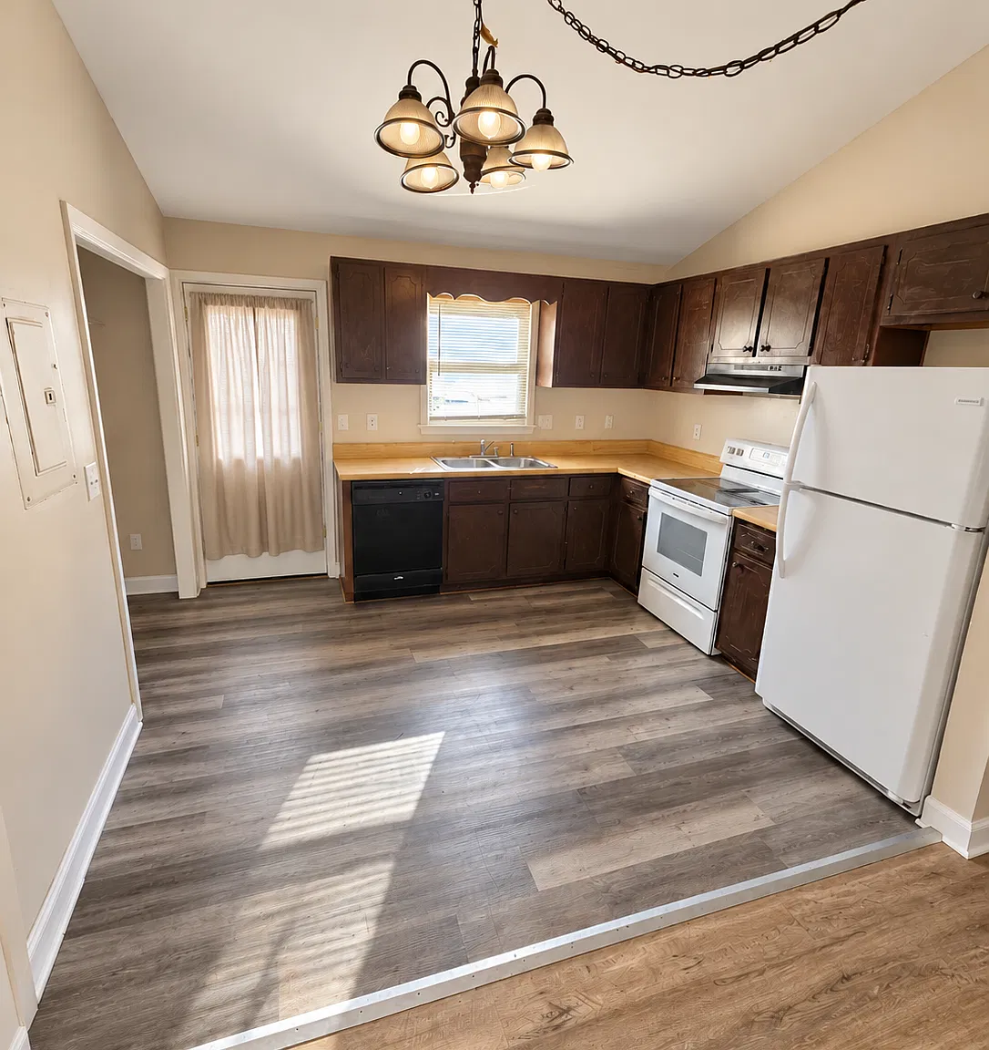 2 bed, 1.5 bath, 1000 sqft, $929 — Photo 3