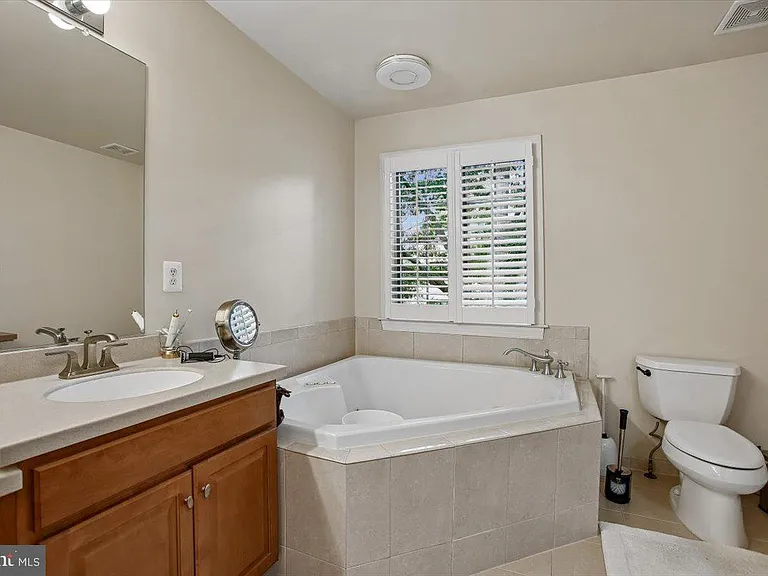 1309 McLean Crest Ct — Photo 30
