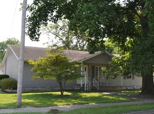 308 N 1st St, Fairfield, IL 62837