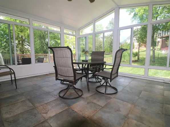 215 Crooked Creek Ln, Hendersonville, TN 37075