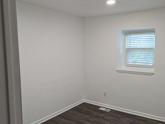 4th image of 715 Hampshire Pl