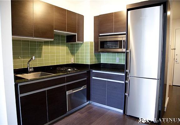 2nd image of 116 John St APT 910