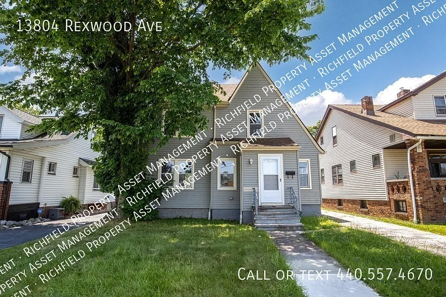 2 bed, 1.0 bath, 1149 sqft, $1,570 — Photo 1