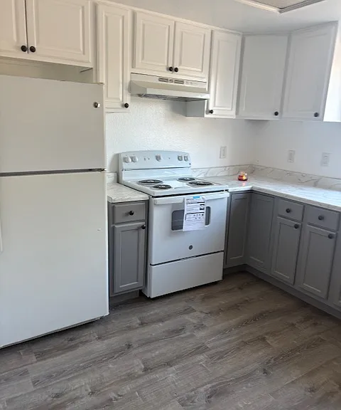 MODERN UPGRADED KITCHEN!