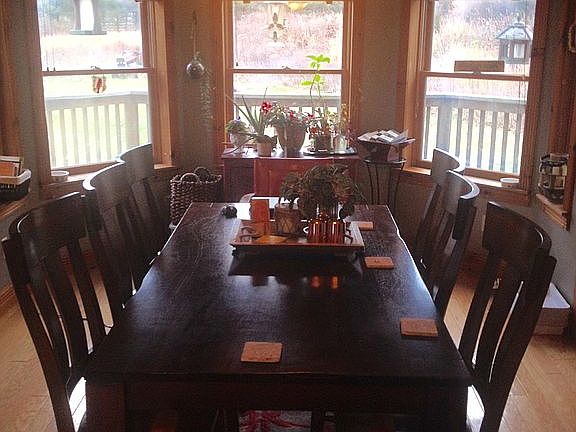 Breakfast nook/dining area