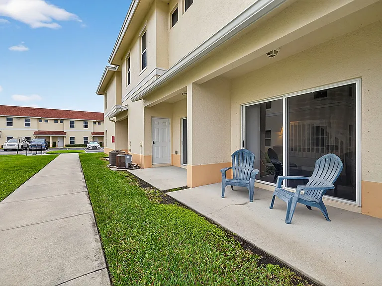 Mirage Bay Apartments — Photo 17