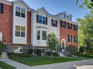 414 Regency Ln W, Hopkins, MN 55343