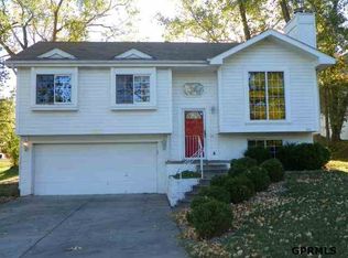 6111 N 51st St, Omaha, NE 68104