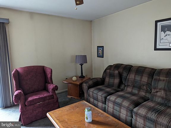 3rd image of 314 Meeting House Ln