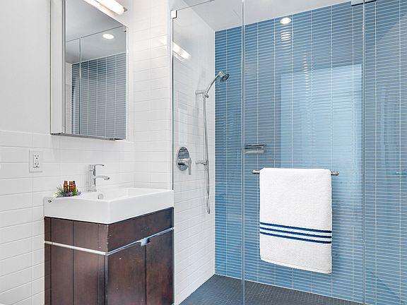 5th image of 210 E 39th St APT 903