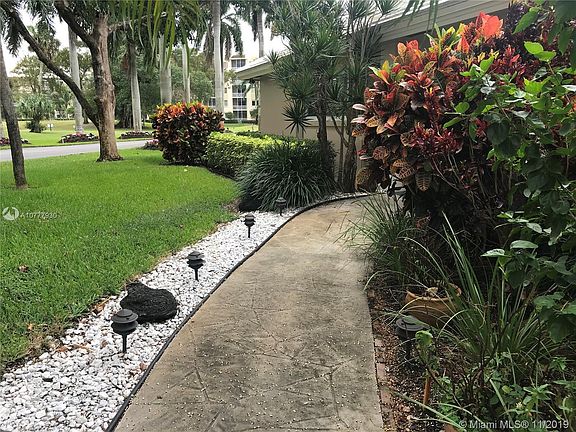 5th image of 3731 Oaks Clubhouse Dr