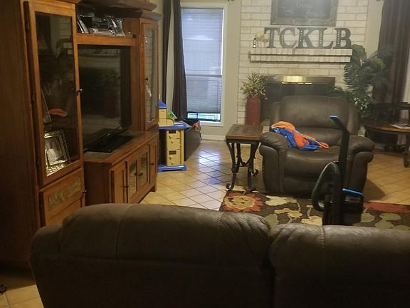 4th image of 2310 Mercury Ave