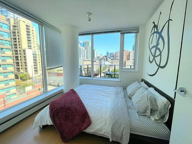 1325 Rolston St #702 — Photo 5