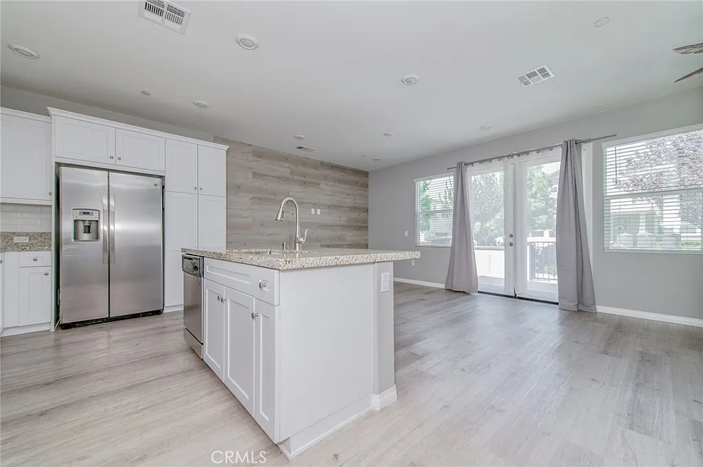 3 bed, 2.5 bath, 1668 sqft, $3,550 — Photo 2