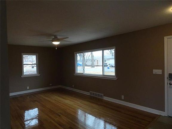 3rd image of 5625 N Adrian Ave