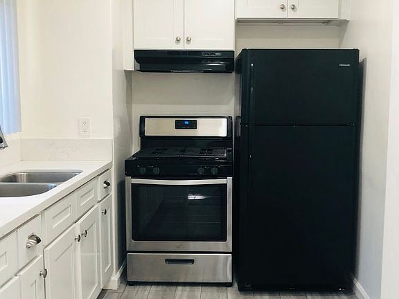2nd image of 725 S New Hampshire Ave APT 2