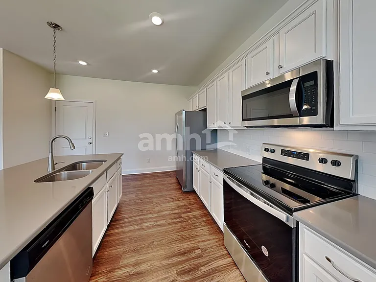 184 Larragan Dr — Photo 3