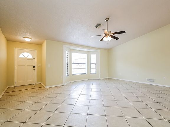 4th image of 15153 Buswell Ave