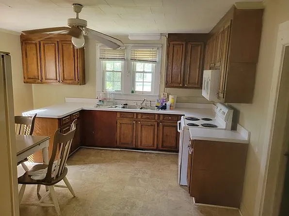 400 W Center St, Center St, NC 27813