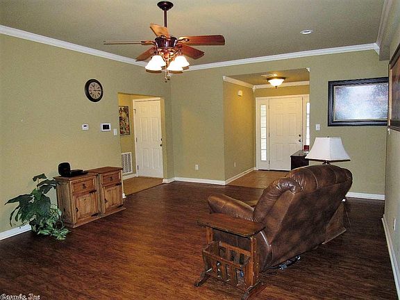 4th image of 912 Reynolds Dr