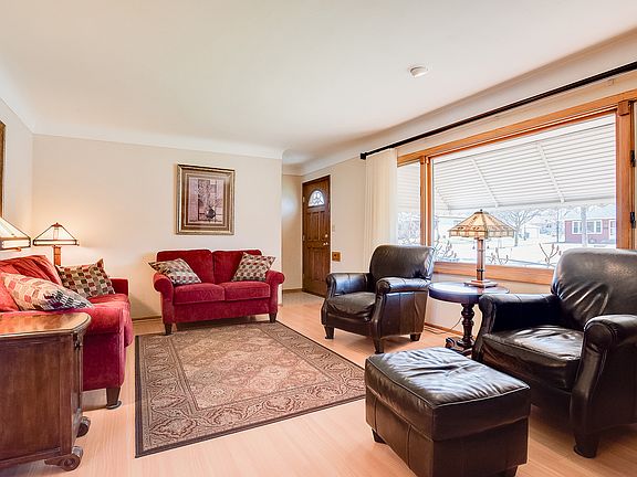 3rd image of 1593 Margaret St