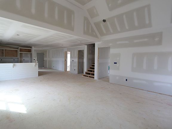 4th image of 82 Ernest Dr #82