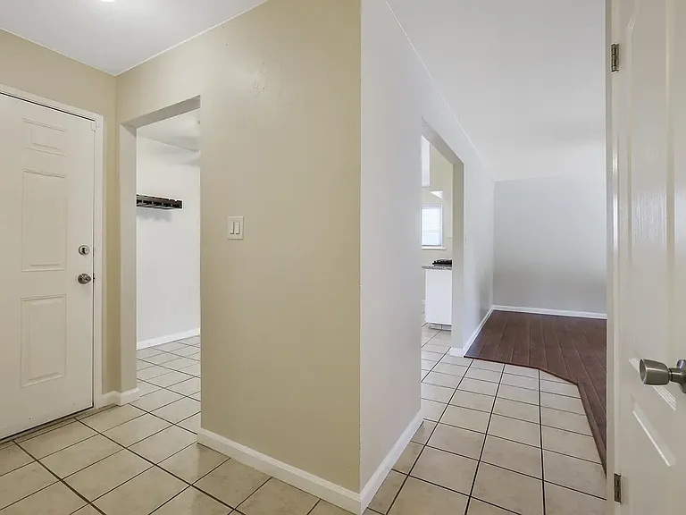 4335 W Tulare Ave — Photo 5