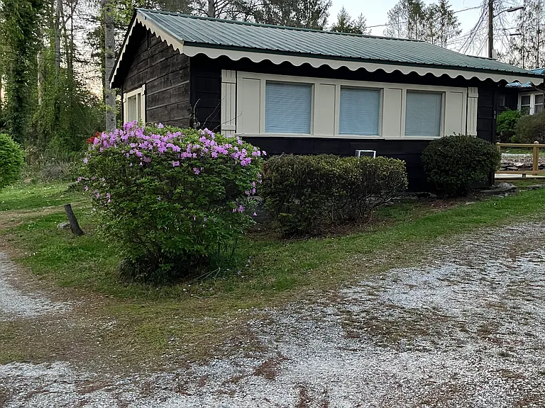 Cottage Ln — Photo 4