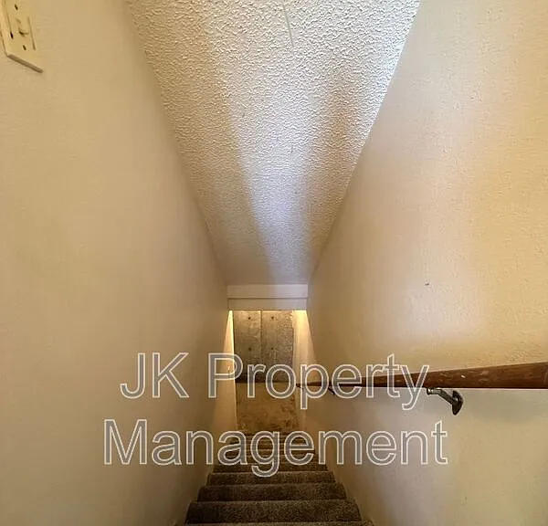 919 1st Ave SW #4 — Photo 30