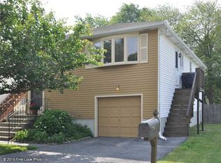 10 Hemlock Dr, Cumberland, RI 02864