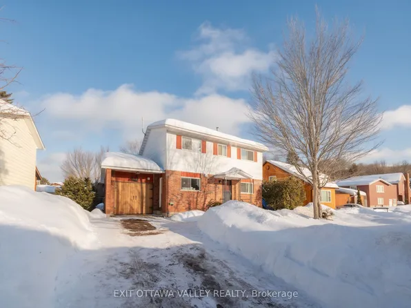 38 Thomas St, Deep River, ON K0J 1P0