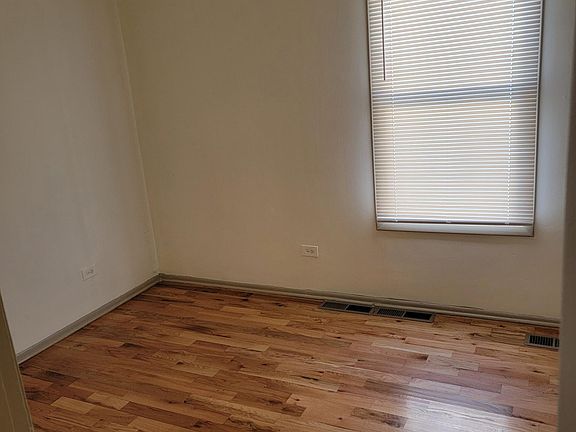5th image of 1935 Jackson Ave #1