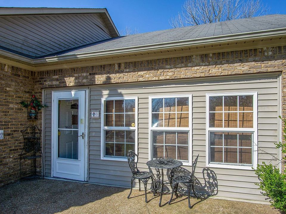 2nd image of 204 Collin Dr