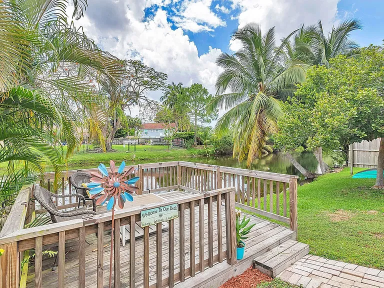 1304 Waterway Cove Dr — Photo 21