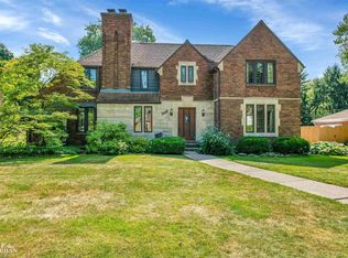 829 Trombley Rd, Grosse Pointe Park, MI 48230